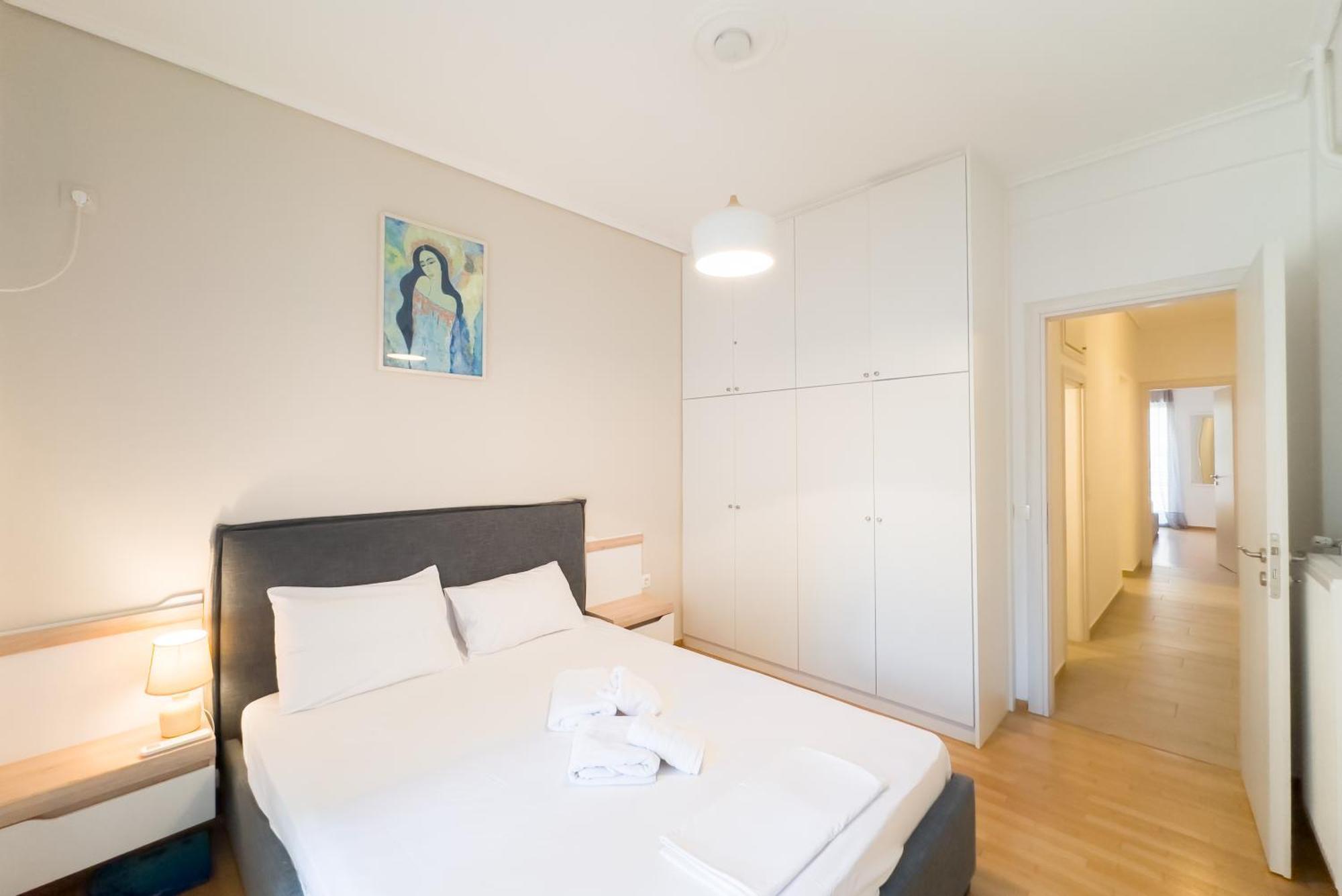 Urban Comfort Near Downtown Apartment